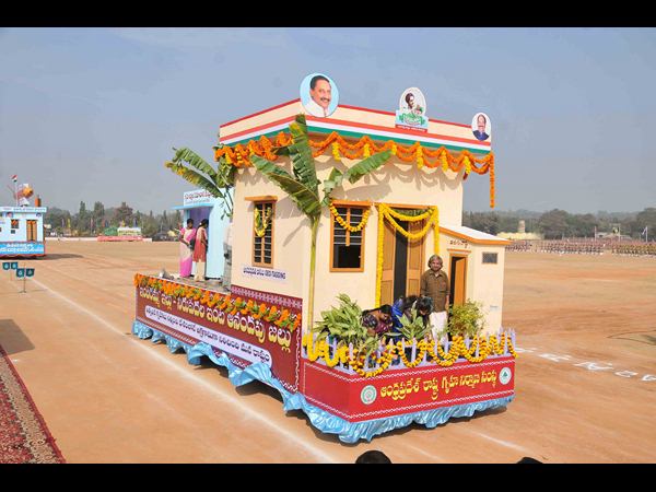 రాష్ట్ర గృహనిర్మాణ శాఖ శకటం