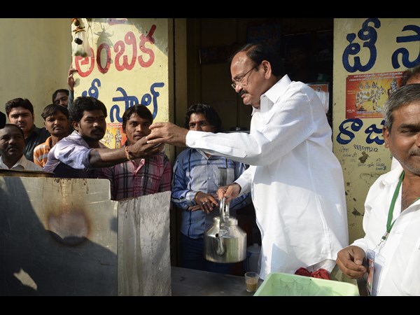 వెంకయ్య టీ తాగారు 1