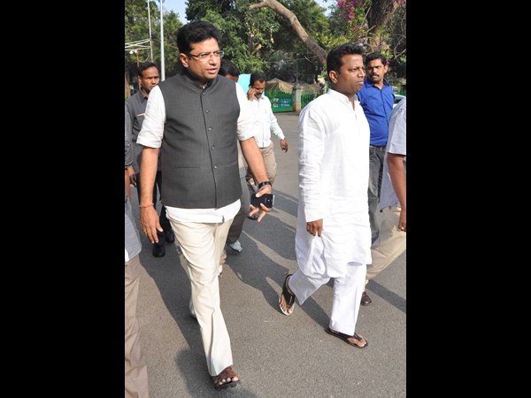 శ్రీధర్ బాబు ఇలా..