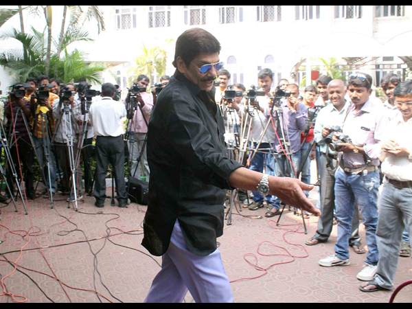 ఆదాలపై ఆనం వివేకా ఇలా.. ఆదాలపై ఆనం వివేకా ఇలా..