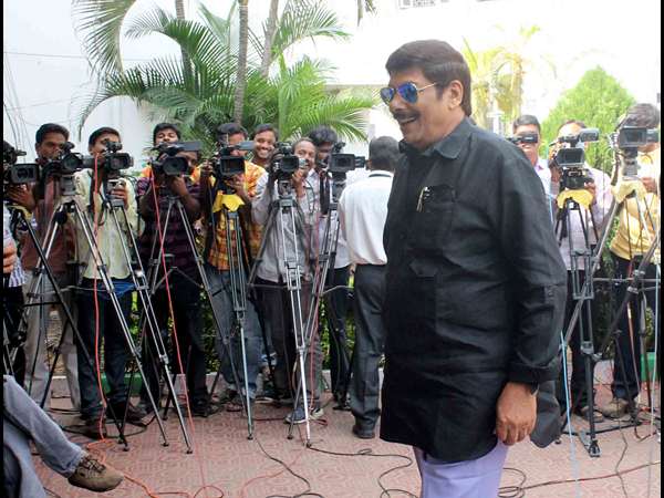 ఆదాలపై ఆనం వివేకా ఇలా.. ఆదాలపై ఆనం వివేకా ఇలా..