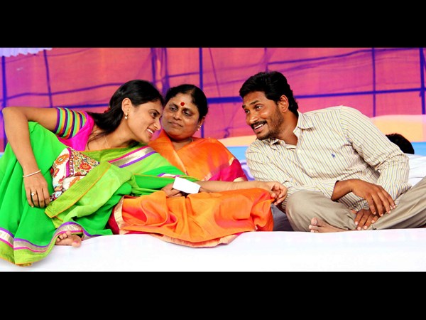 జగన్‌తో షర్మిల మాట