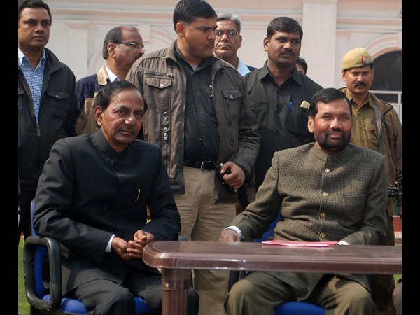 కెసిఆర్ ఢిల్లీ షో 