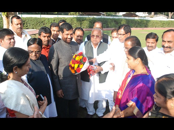 జాతీయ నేతలతో..