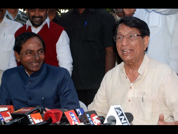 కెసిఆర్, అజిత్ విలేకరుల సమావేశం