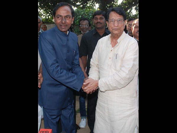 కెసిఆర్, అజిత్ భేటీ