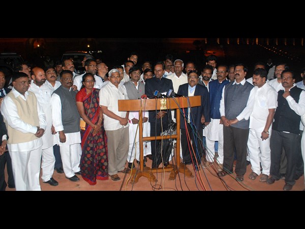 రాజ్‌తో కెసిఆర్