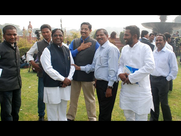 టి మంత్రులతో జూపూడి