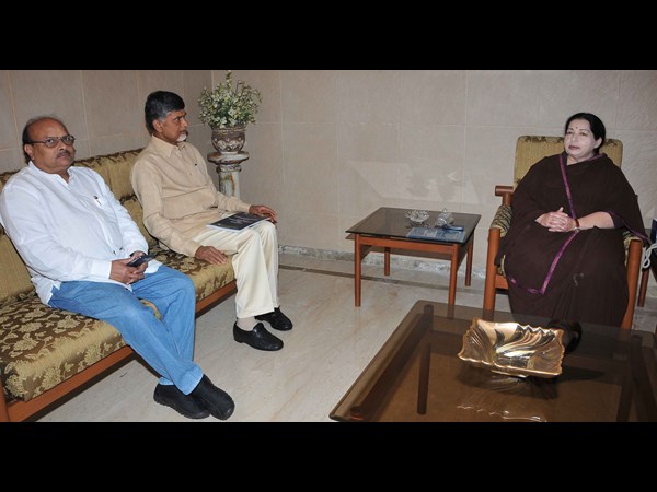 జయతో చంద్రబాబు