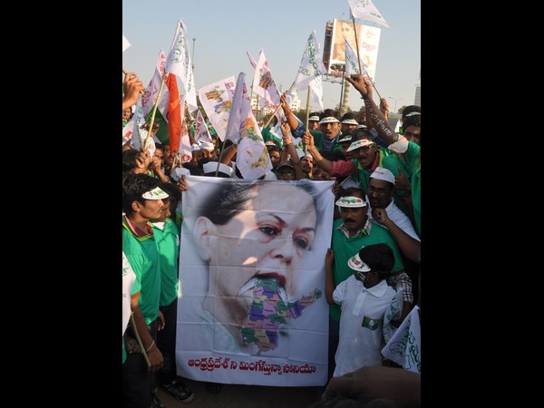 సోనియా కోరలతో..