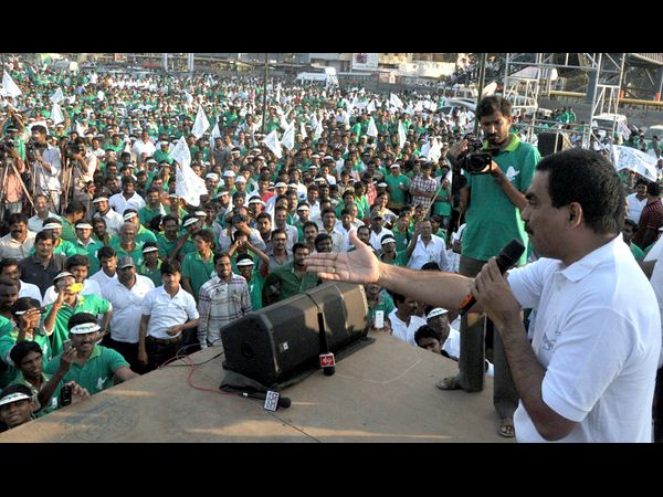 లగడపాటి రాజగోపాల్ ఇలా..