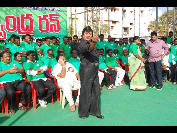 ఎన్టీఆర్ వేషధారి..