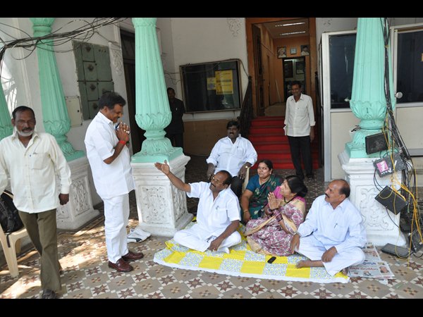 నన్నపనేని 