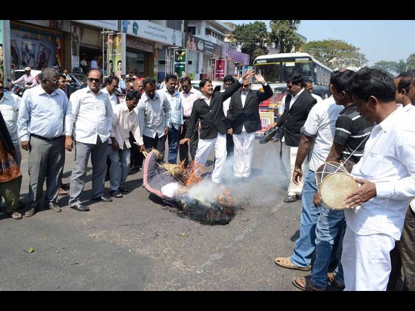 లాయర్లు