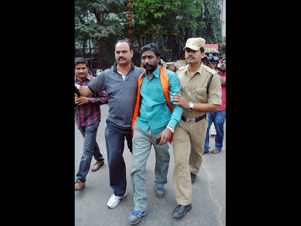 కార్యకర్త అరెస్ట్