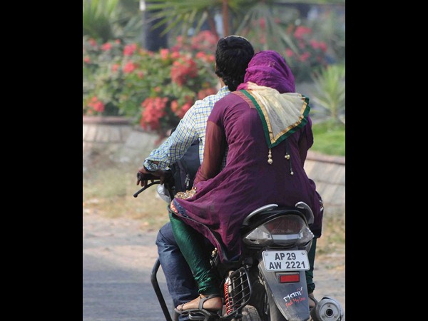 కాస్తా ధైర్యం చేశారు..