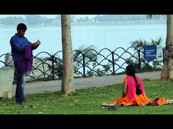 ఫోటో తీస్తా...