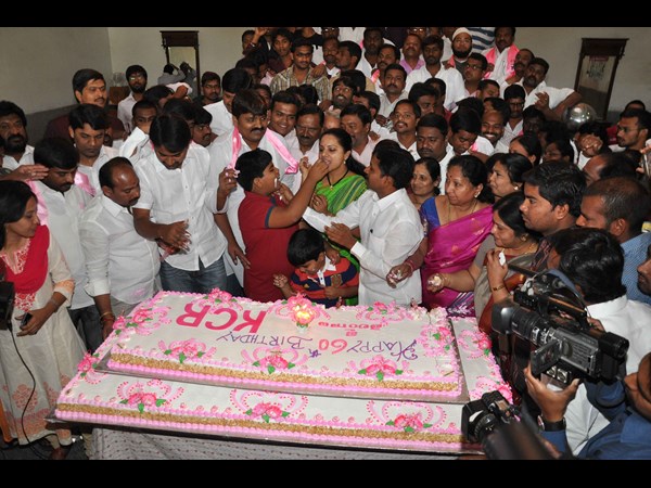 కెసిఆర్ 6