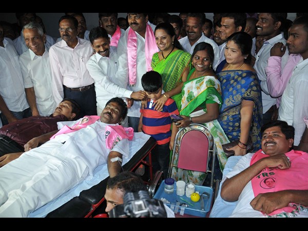 కెసిఆర్ 8