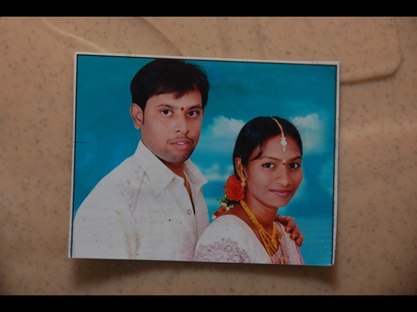 తన భార్యతో దుర్గాప్రసాద్