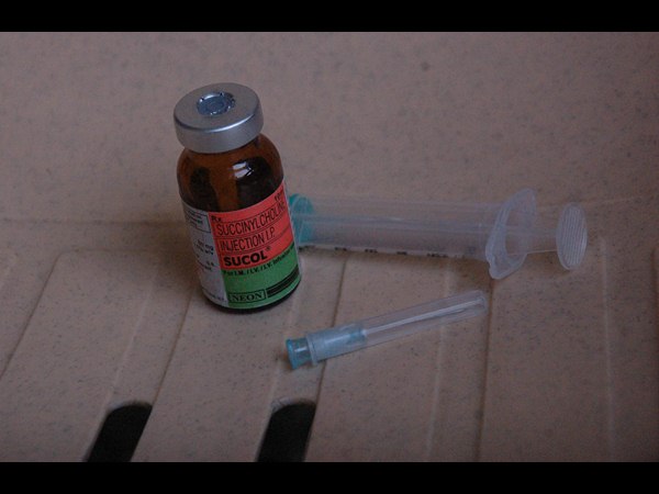 మత్తు ఇంజక్షన్, బాటిల్