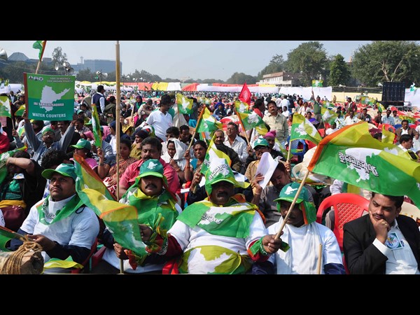 రామ్ లీలా మైదానంలో ఇలా.. రామ్ లీలా మైదానంలో ఇలా..