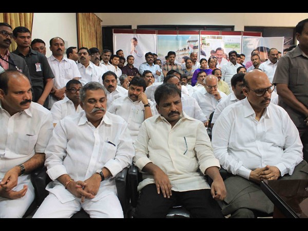 తాజా మాజీ మంత్రులు ఇలా..