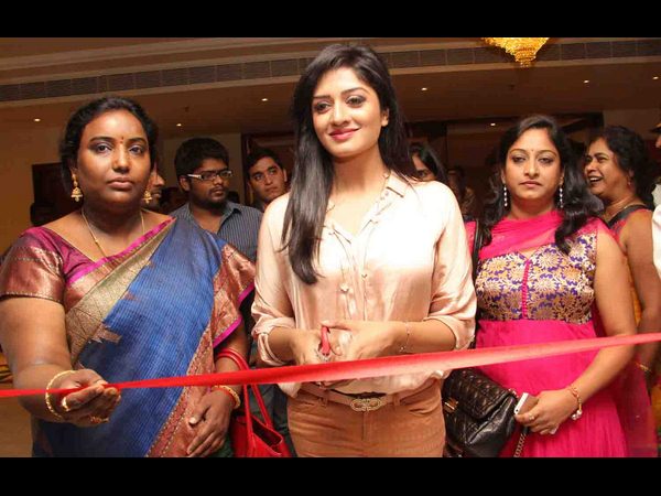 ప్రదర్శన ప్రారంభం..