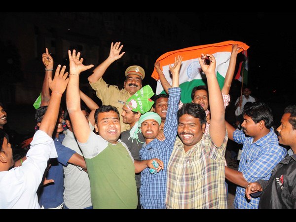 కలిసి మెలసి...