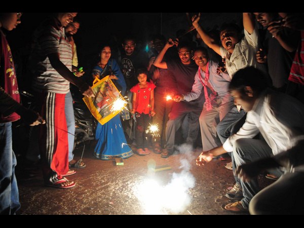 కాకరపుల్లల కాంతులు..