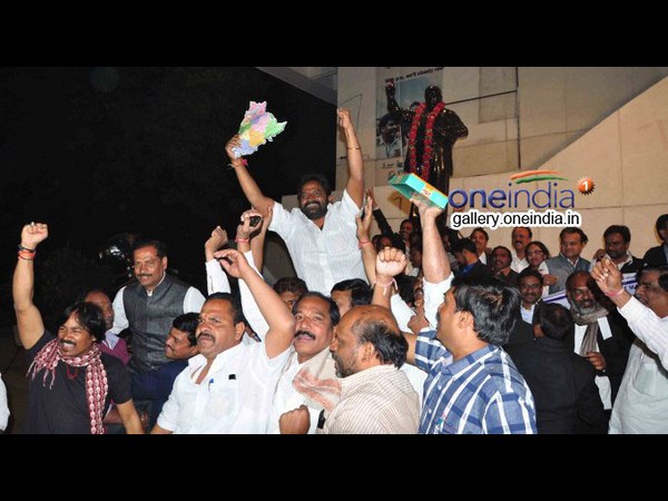 జెఏసి నేతల ఆనందం