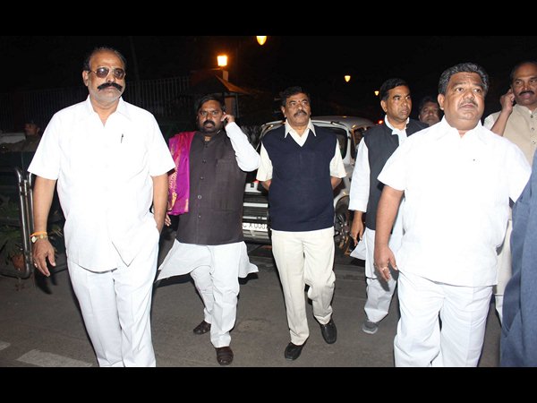కాంగ్రెసు నేతల సందడి