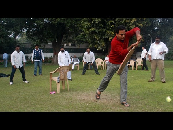 బ్యాట్ పట్టిన కెటిఆర్