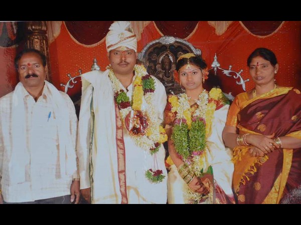భర్త ప్రభాకర్‌తో స్వప్న