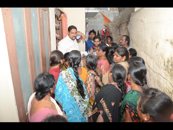 ఇంట్లోకి చొచ్చుకుని..