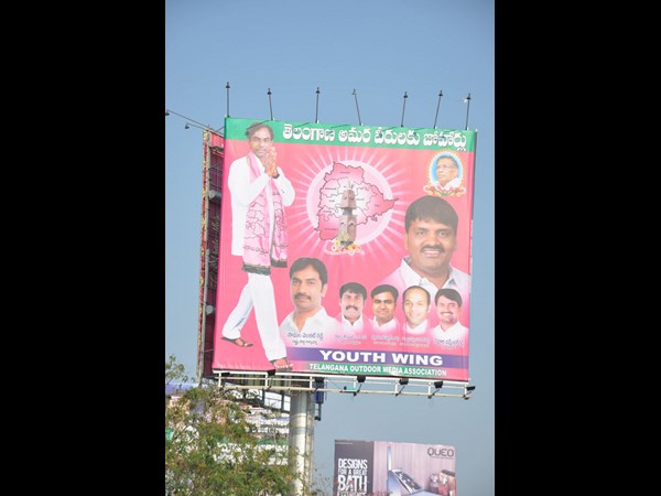 భారీ కటౌట్లు