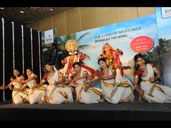 అలరించిన నృత్య ప్రదర్శన