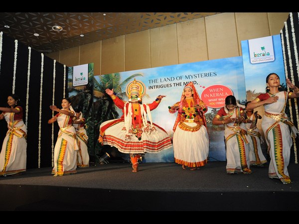 ఆకట్టుకున్న నృత్యం