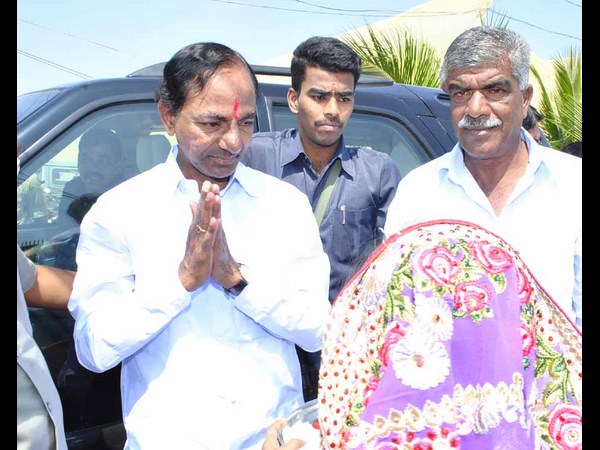 కెసిఆర్‌కు ఘన స్వాగతం