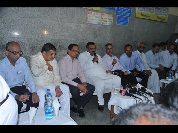 డబుల్ డెక్కర్ రైలు గురించి...