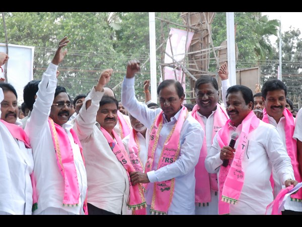 కాంగ్రెసు తీరుపై గుర్రు..