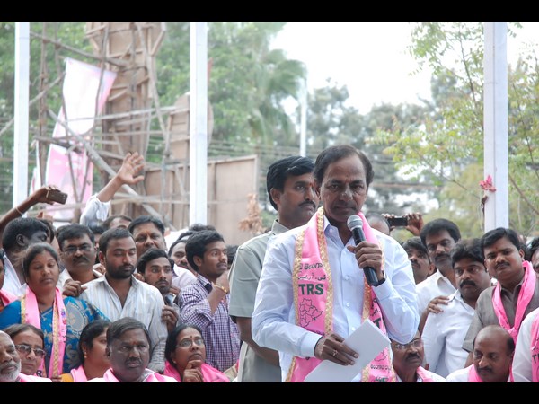 కాంగ్రెసు చేతుల్లో పెట్టడమా..