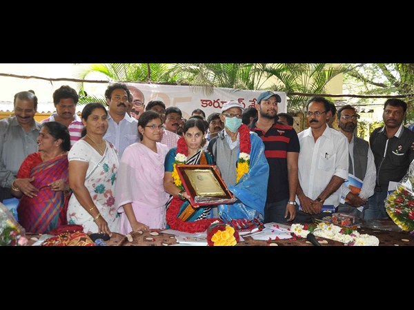 శేఖర్‌తో కుటుంబ సబ్యులు, మిత్రలూ..