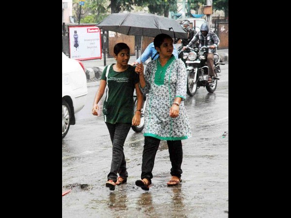 వర్షంలో గొడుకు కావాల్సిందే
