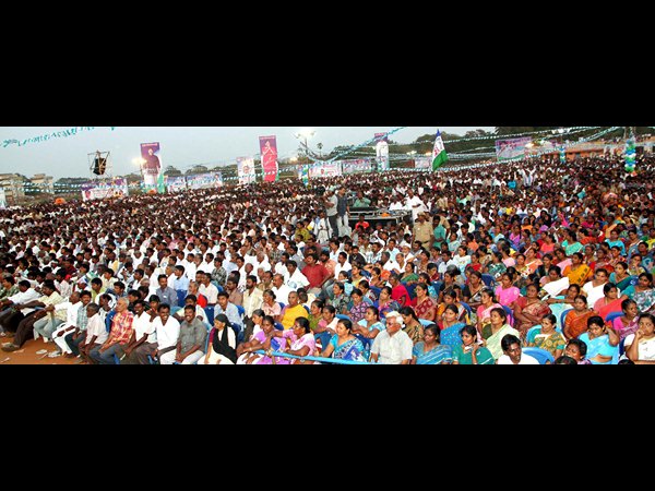 బాబుపై జగన్ నిప్పులు