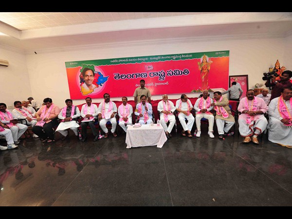 పార్టీ నాయకుల ఒత్తిడి కూడా... పార్టీ నాయకుల ఒత్తిడి కూడా...