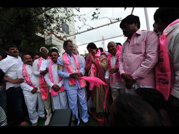 తెలుగుదేశం పార్టీని ఖాళీ చేయడమే.. తెలుగుదేశం పార్టీని ఖాళీ చేయడమే..