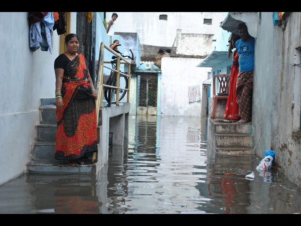 మునిగిన రోడ్డు