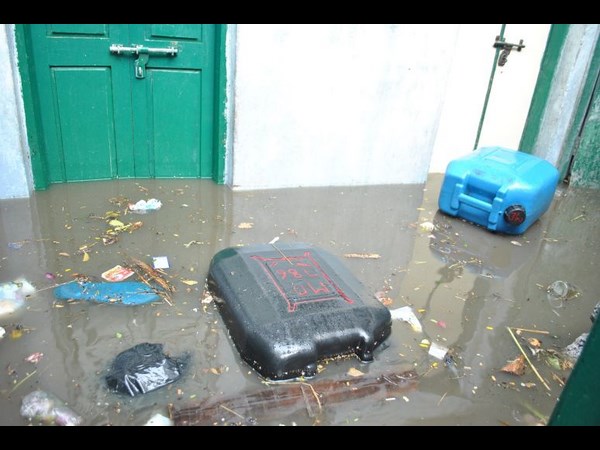 ఇళ్లలోకి నీరు