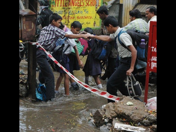 చిన్నారుల సాహసం!